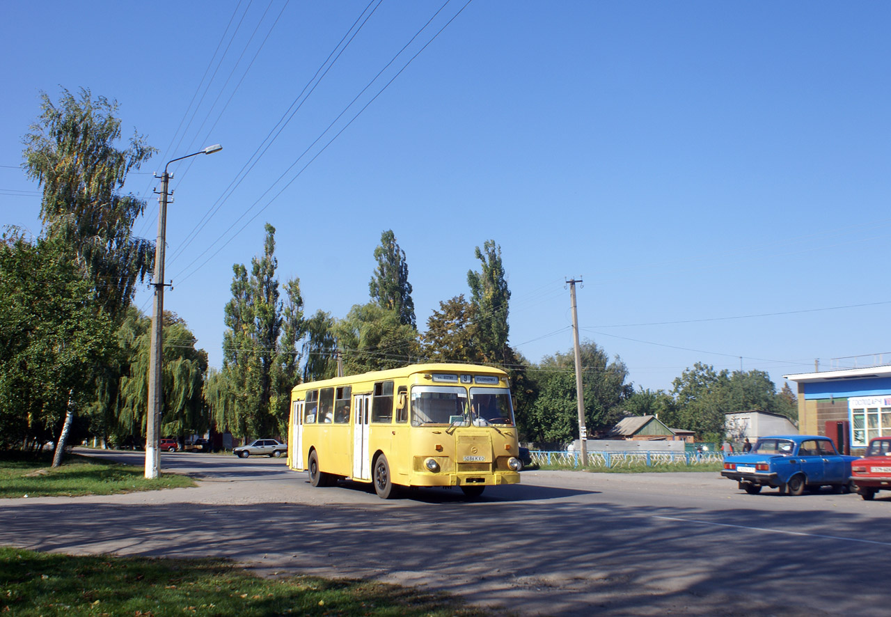 ЛиАЗ-677М №5086 КХО на маршруті 9. Київська область, Яготин, вул. Робітнича