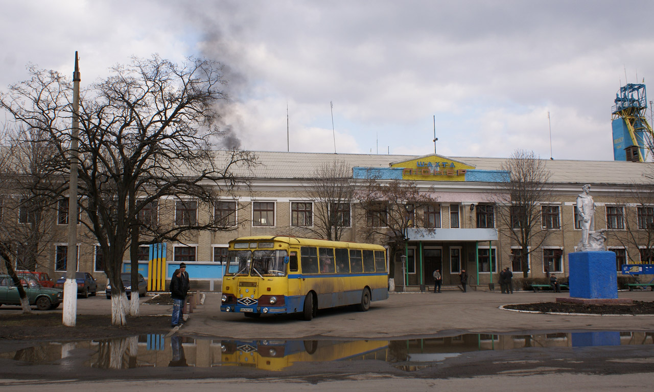 ЛиАЗ-677М №АН 7621 ВС, перевезення шахтарів. Донецька область, Олександрівський район, шахта Піонер