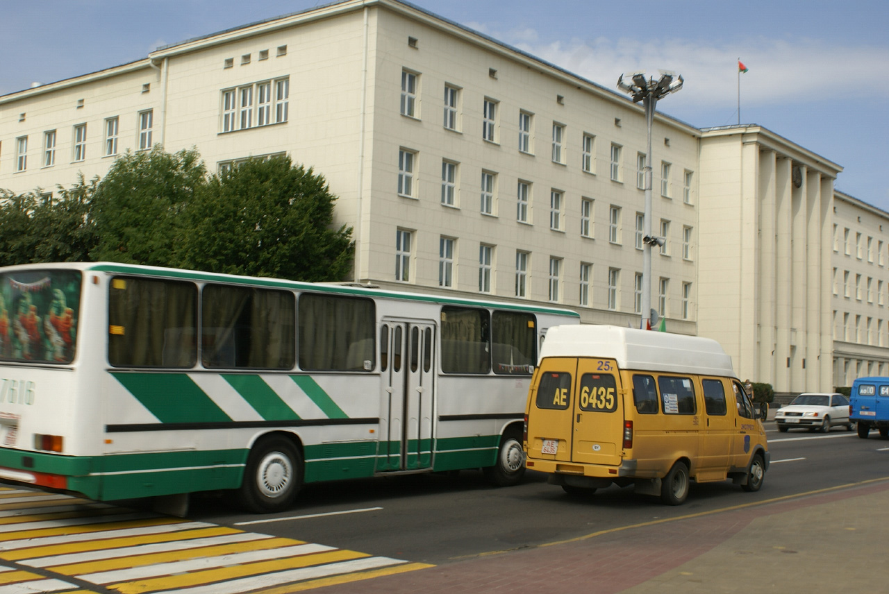 Ikarus-260(?) №?? 7616, ГАЗ-322133 №АЕ 6435. Брест