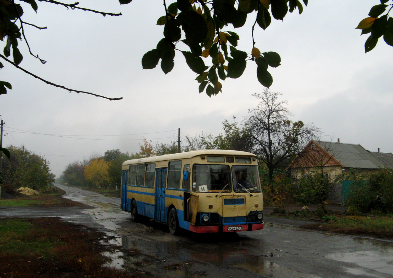 ЛиАЗ-677М №9506ДОЦ, маршрут №11. Донецька область, Красноармійськ(Покровськ), вул. Свободи