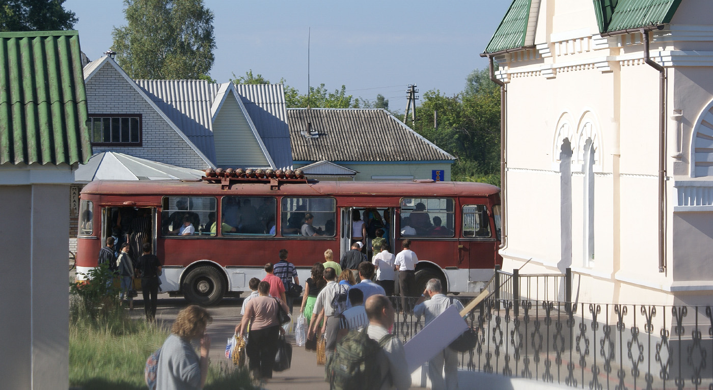 ЛиАЗ-677М. Житомирська область, Малинський район, с. Пристанційне, станція Чоповичі