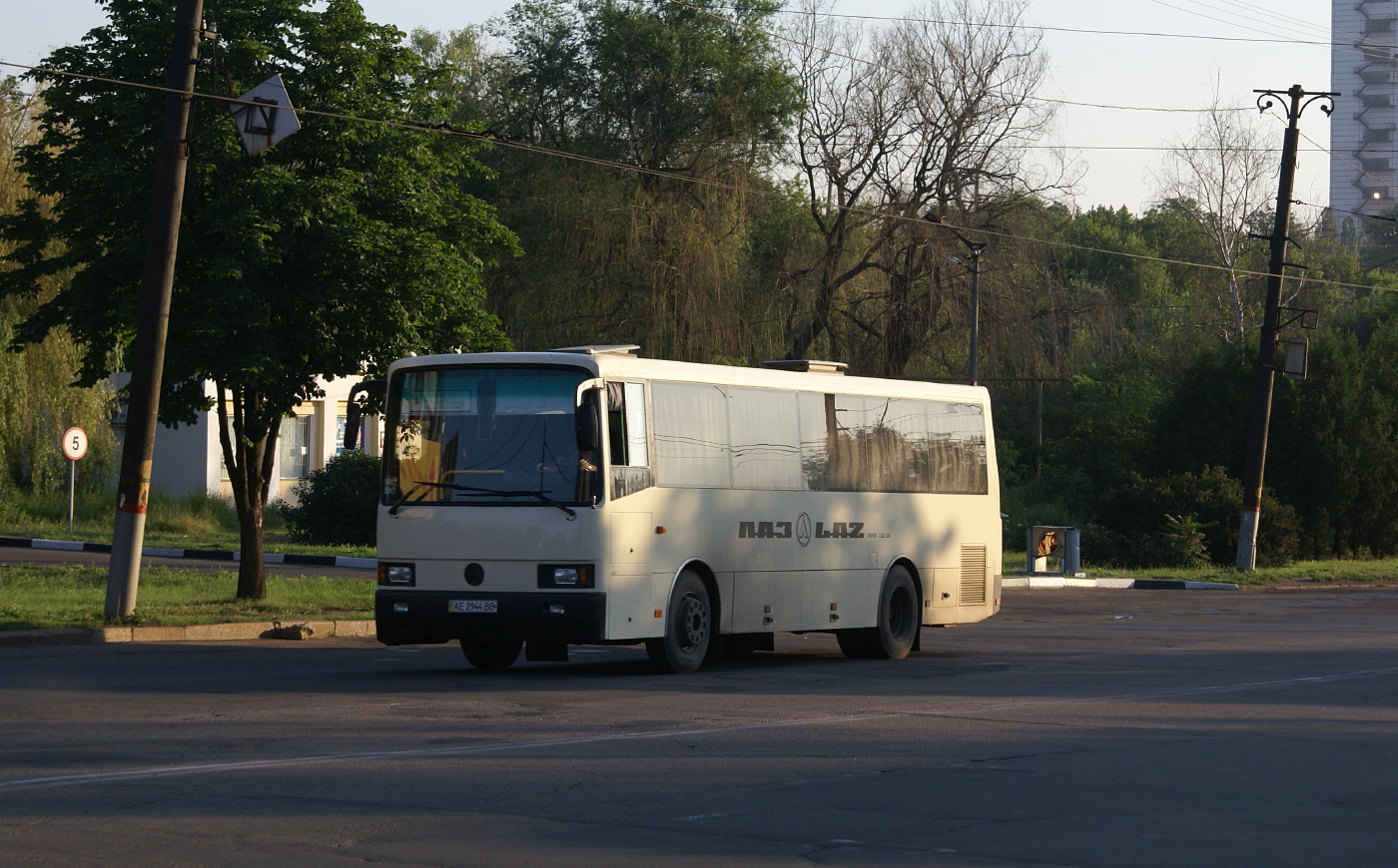 ЛАЗ-4207 №АЕ 2944 ВВ. Дніпропетровська область, Кривий Ріг