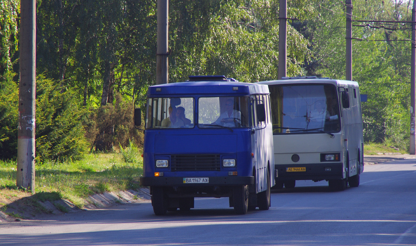 ТС-3965 №ВА 1967 АХ, ЛАЗ-4207 №АЕ 9444 АХ. Дніпропетровська область, Кривий Ріг