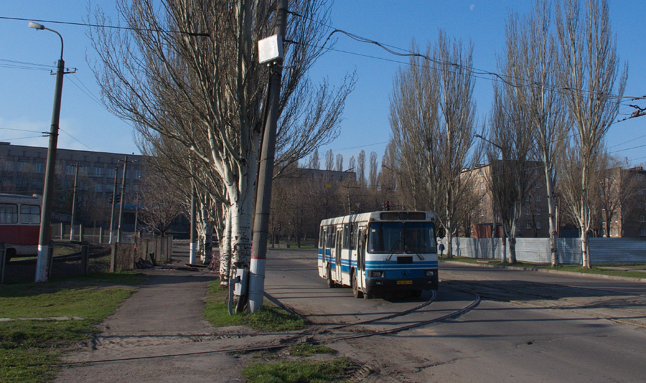 ЛАЗ-52528 №АЕ 4054 АА. Дніпропетровська область, Кривий Ріг, вул. Рязанова