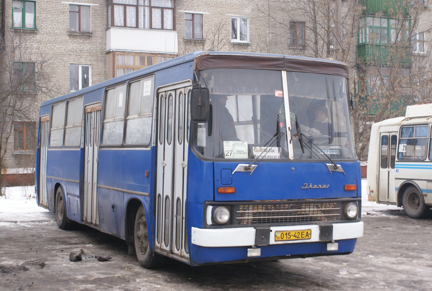 Ikarus-260 №015-42ЕА на маршруті 27. Донецька область, Горлівка, автовокзал