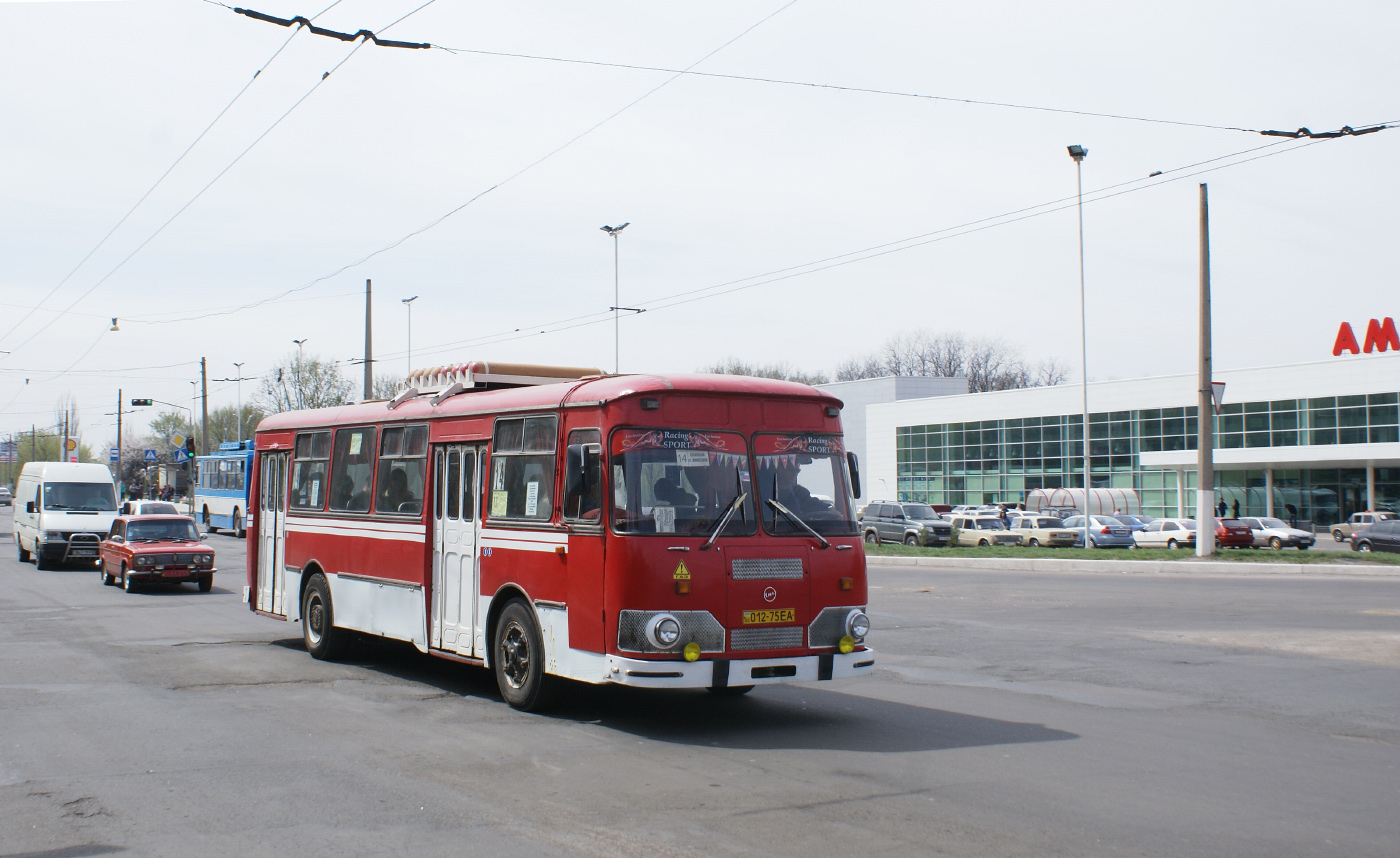 ЛиАЗ-677М №02-75 ЕА на маршруті 14. Донецька область, Горлівка