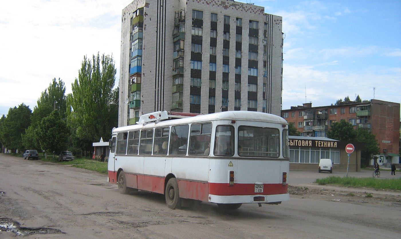 ЛиАЗ-677М №425-62 ЕВ на маршруті Б. Донецька область, Костянтинівка, вул. Громова