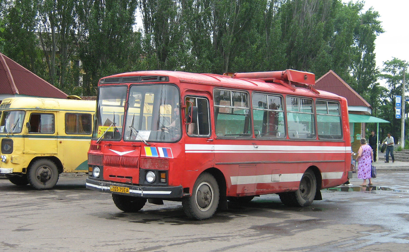 ПАЗ-3205 #023-75 ЕА на маршруті 2. Донецька область, Костянтинівка, кінцева "Залізничний вокзал"