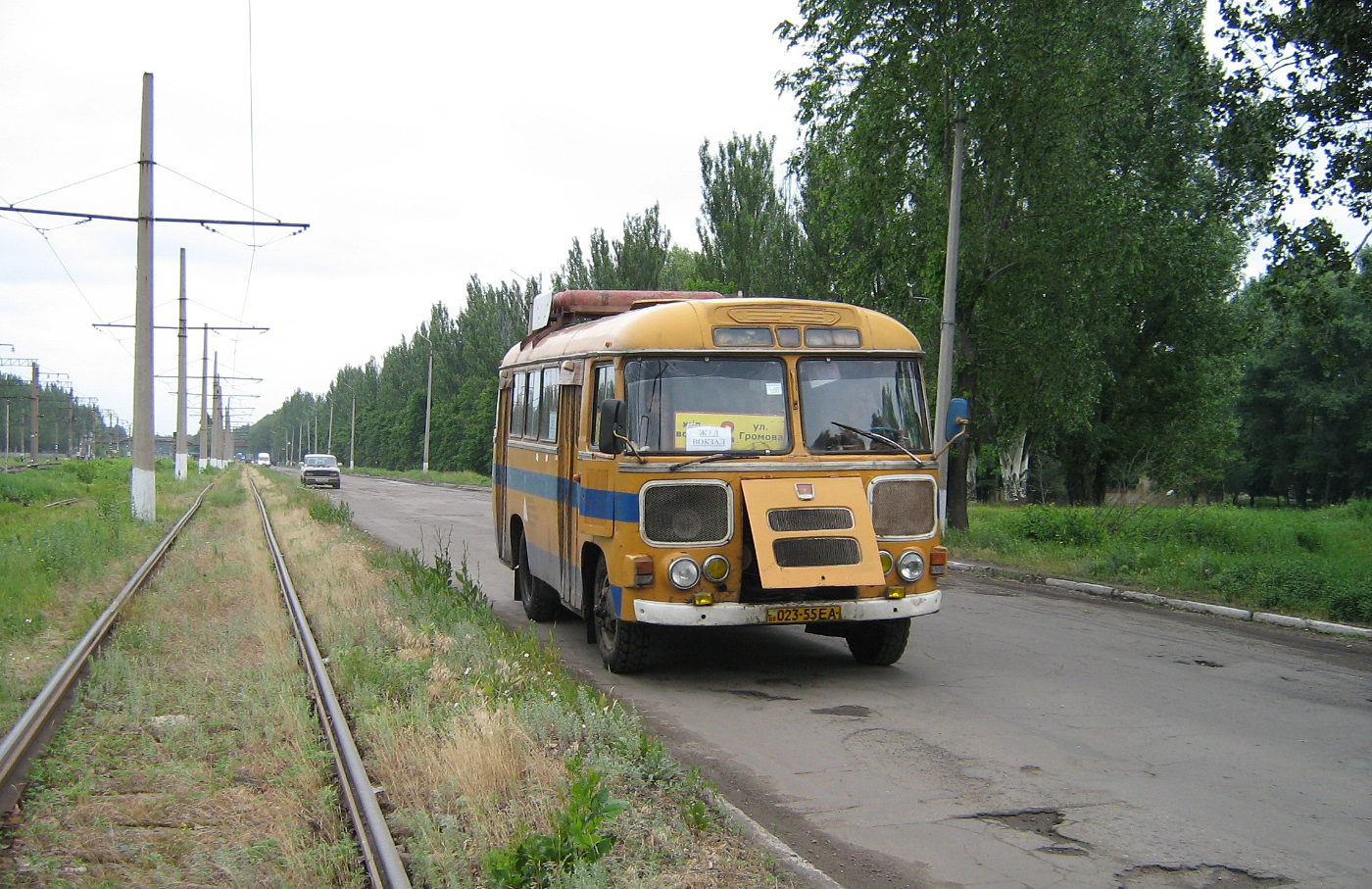 ПАЗ-672М №023-55 ЕА на маршруті 2. Донецька область, Костянтинівка, вулиця Леніна