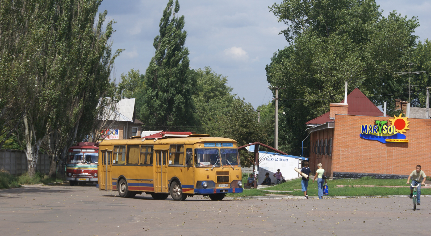 Автобус ЛиАЗ-677М №046-91 СК на маршруті 102. Кіровоградська область, Олександрія, привокзальна площа